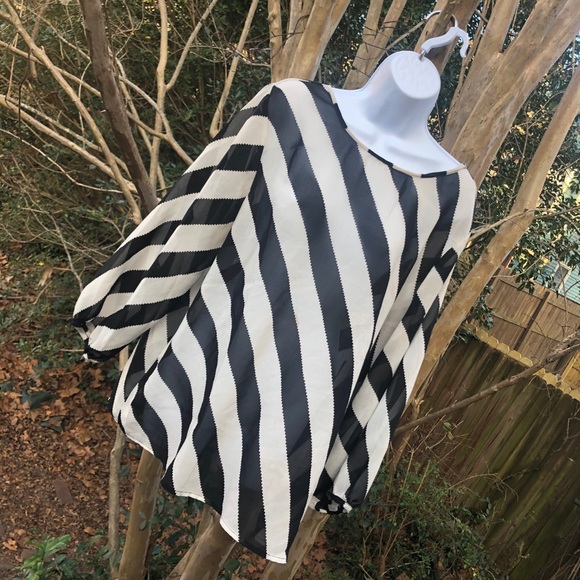 2X Diagonally Striped Black and White Boho Blouse - Picture 5 of 7